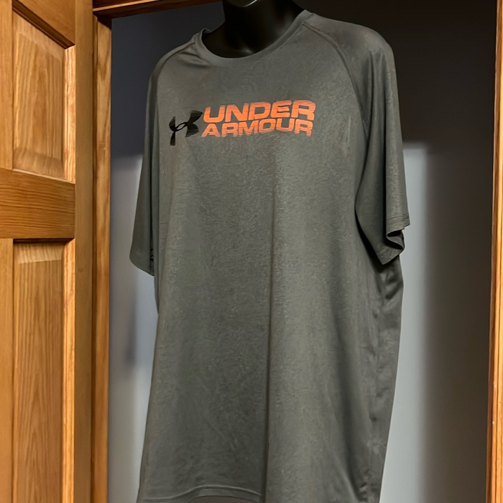Men’s under Armour dri fit T-shirt
